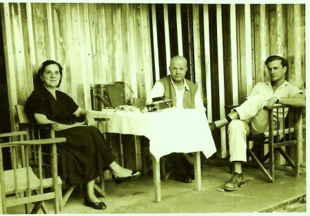 Η μητέρα μου, ο πατέρας μου και ο αδελφός μου Ξενοφών στο ορυχείου μας Mbuguni Mines 